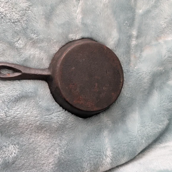 Country Skillet Cast Iron Mini Skillets - Black - Picture 4 of 5